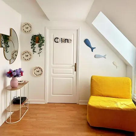 Apartment Celine 31 Bright Between Champs Elysee And Eiffel Tower